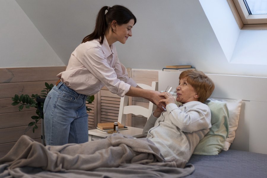 Evde Yatılı Bakıcı Hizmeti